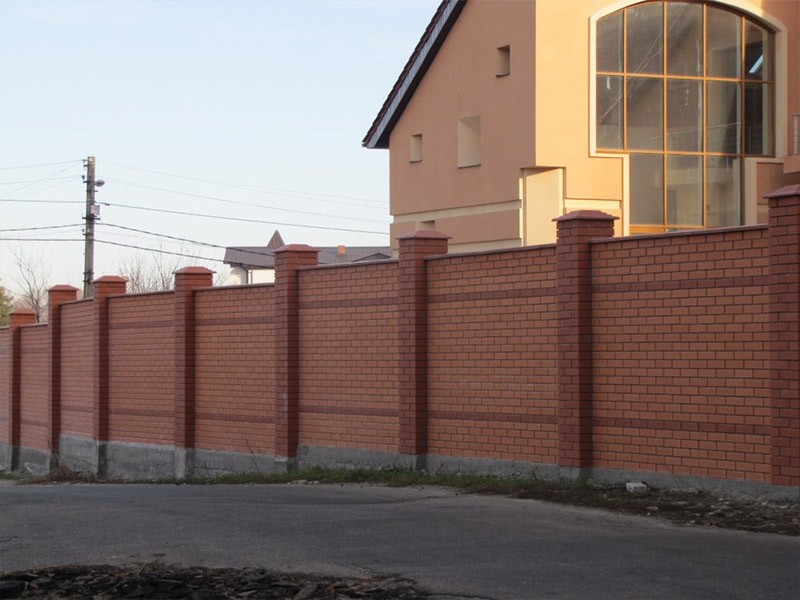 Кирпичные заборы в Кемерово фото